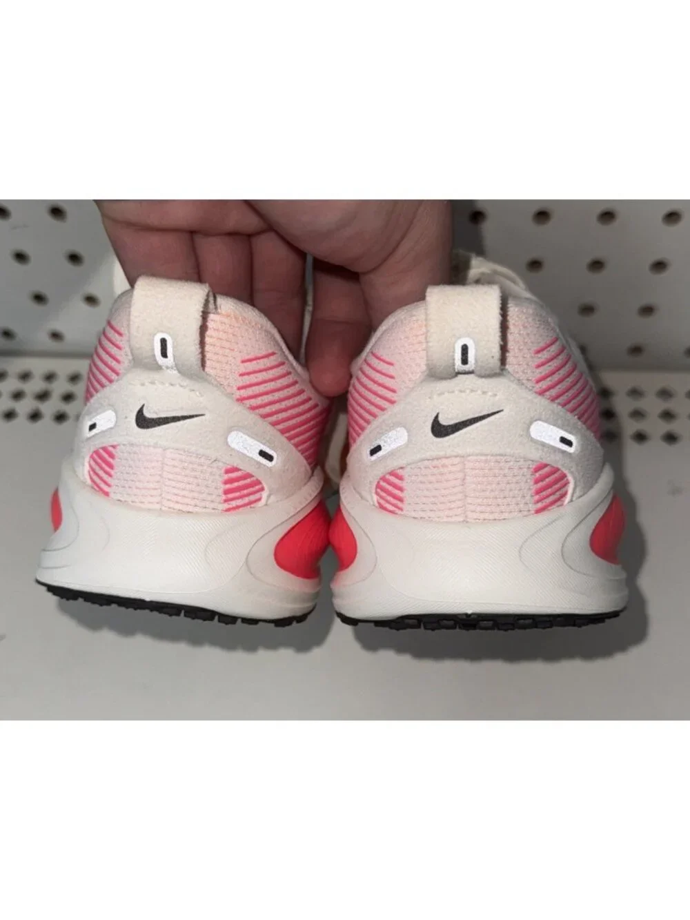 Nike Vomero 18 Sail Bright Crimson Boys Youth Athletic Running Shoes Size 1.5Y